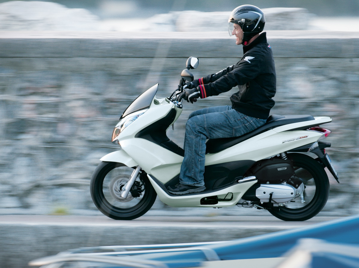 Фото скутера Honda PCX150